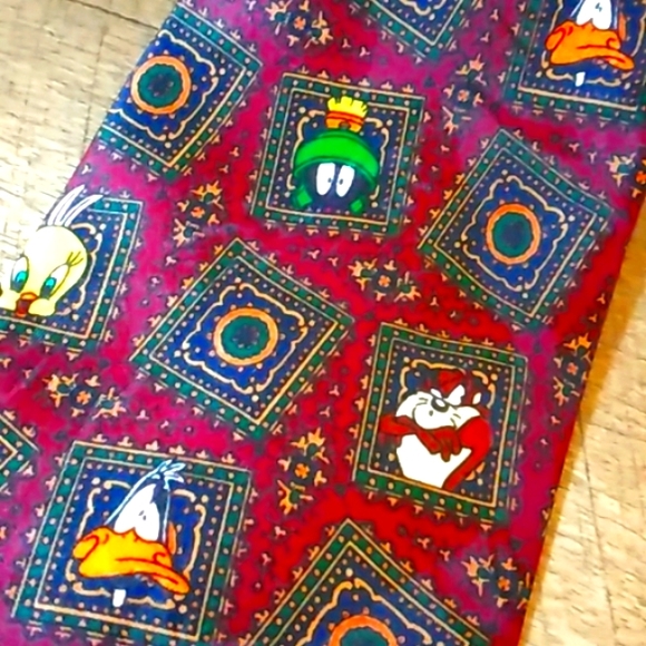 3/$15 Looney Tunes Tie - Picture 4 of 6
